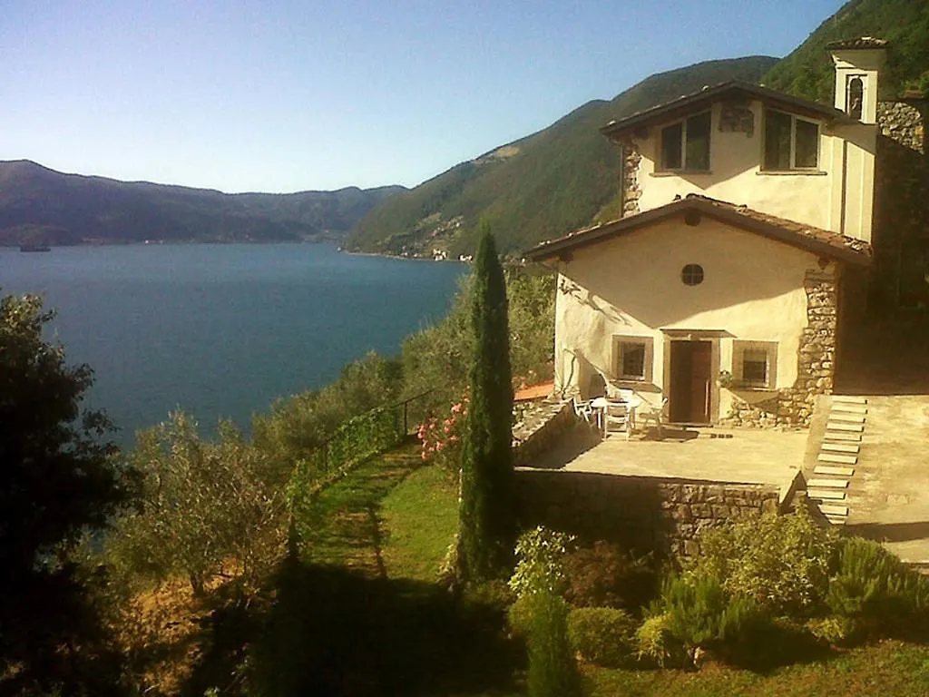 Le Tre Isole Villa Parzanica 0*,  Italy